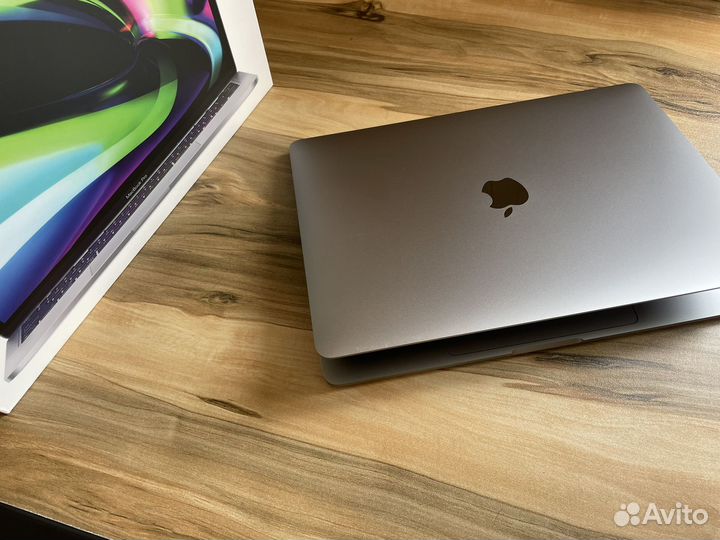 Apple MacBook Pro 13,3