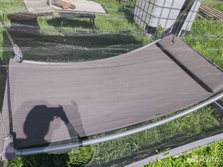 Гамак с металлическим каркасом и москитной сеткой