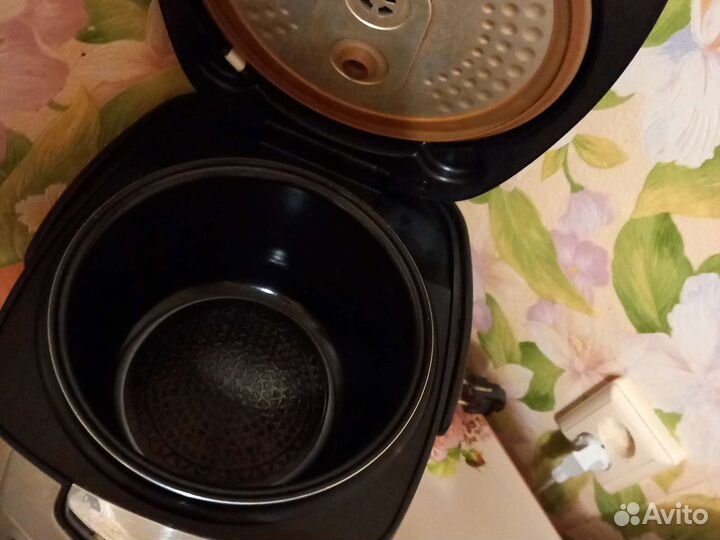 Мультиварка redmond RMC-M4502 бу