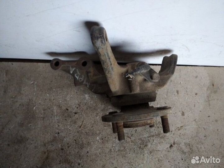 Кулак поворотный передний левый Nissan Almera N16