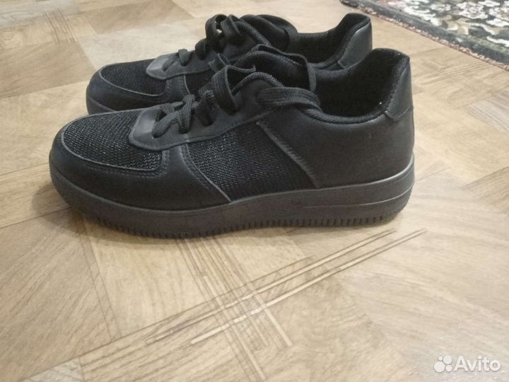 Кроссовки женские новые 39