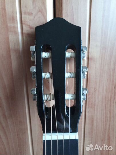 Акустическая гитара