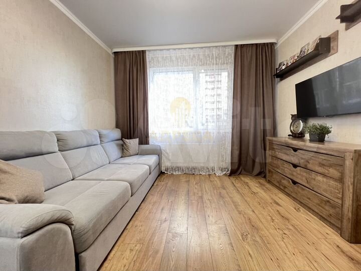 2-к. квартира, 60,1 м², 1/17 эт.