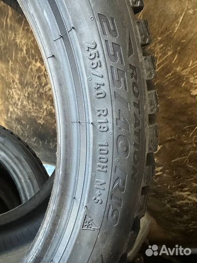 Pirelli Ice Zero 2 255/40 R19 100H