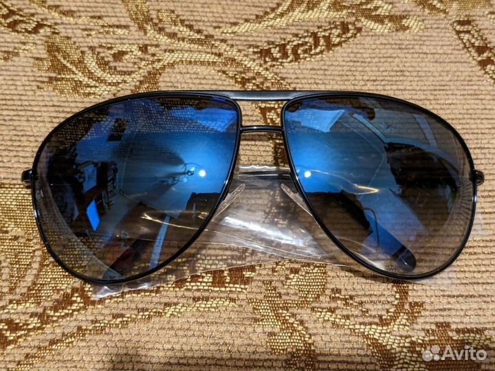 Солнцезащитные очки Giorgio Armani