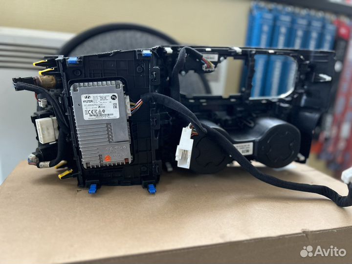 Консоль с беспроводной зарядкой Santa Fe TM