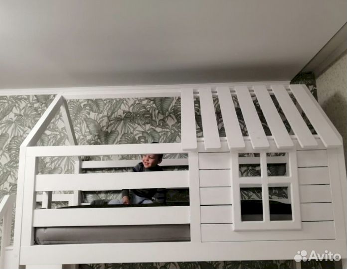 Детская двухъярусная кровать