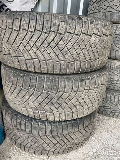 Pirelli Ice Zero FR 225/50 R17