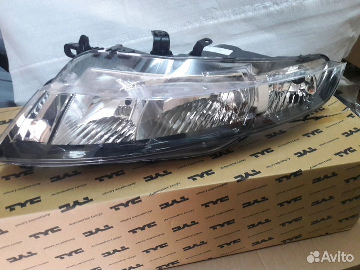 Фара Honda Civic 8 хэтчбек