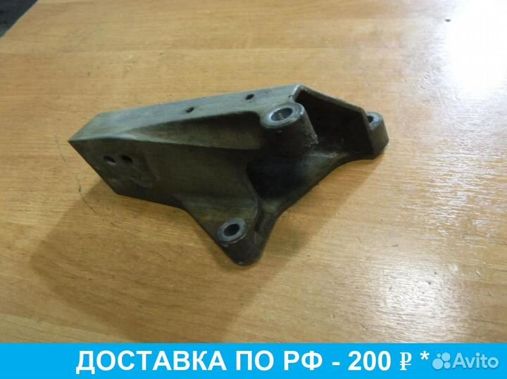 Кронштейн двигателя Volvo XC90