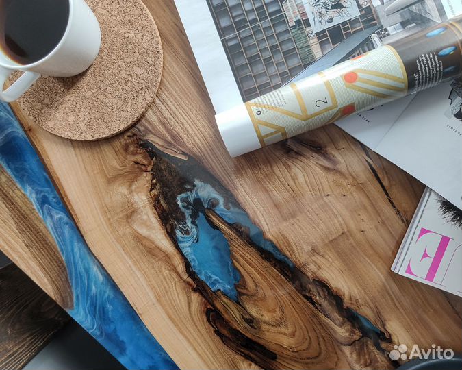 Стол из слэба вяза и эпоксидной смолы