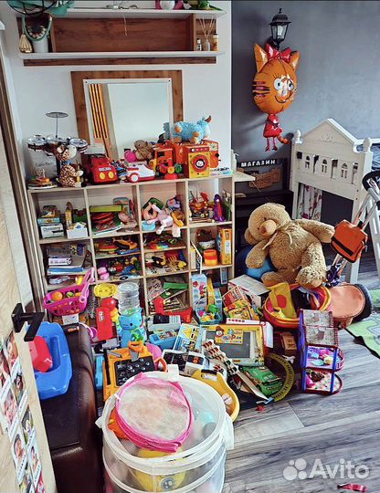 Целая комната детских музыкальных игрушек