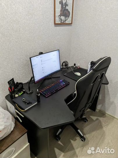Компьютерный стол новый