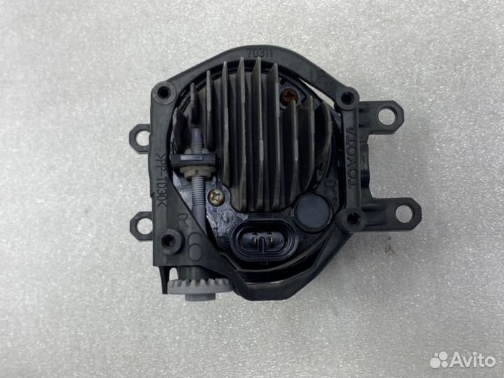 Птф передний правый Toyota Camry V70/V75 2018-2023