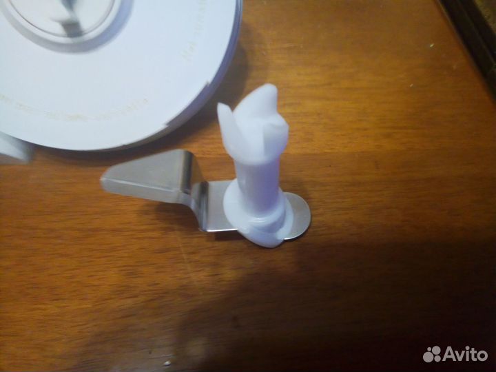 Запчасти блендера Bosch. Наcaдки - кpючки