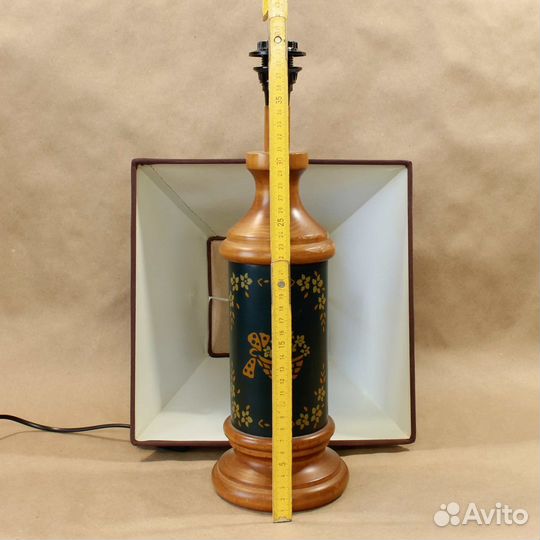 Большая настольная лампа из дерева 16891