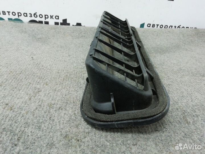 Вентиляционная решетка заднего крыла 76805-4M400