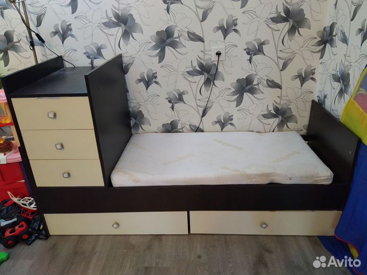 Детская кровать с матрасом