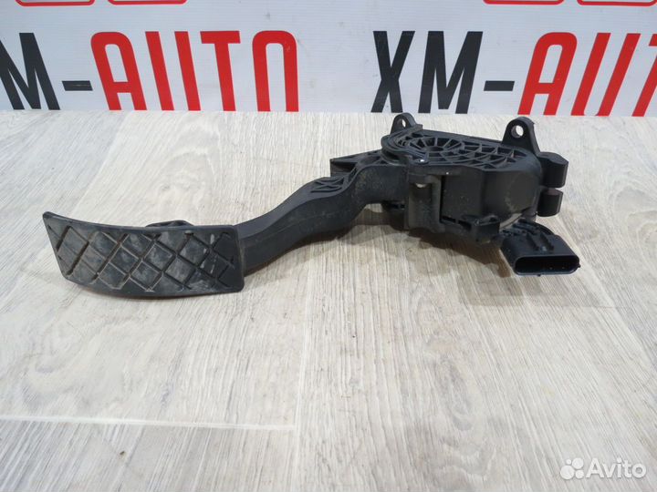 Педаль газа Skoda Rapid
