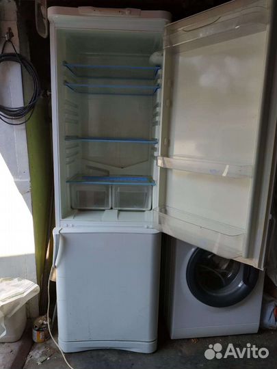 Холодильник Indesit