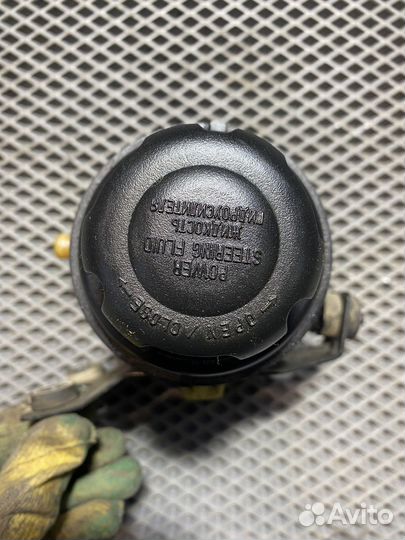 Бачок гур kia rio 3/Hyundai Solaris