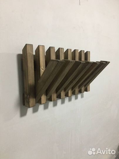 Вешалка пианино настенная с откидными рейками