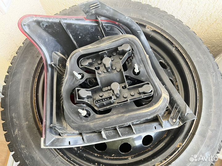 Фонарь задний правый Toyota Avensis T250