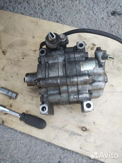 Компрессор кондиционера на Мазда