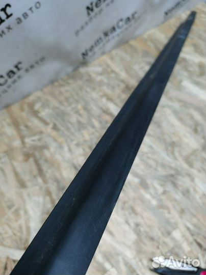 Молдинг стекла передний правый Volkswagen Tiguan