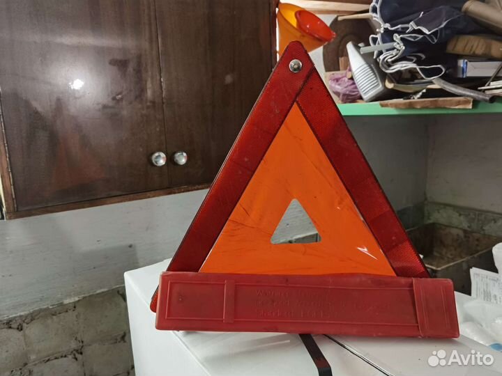 Аварийный знак Audi