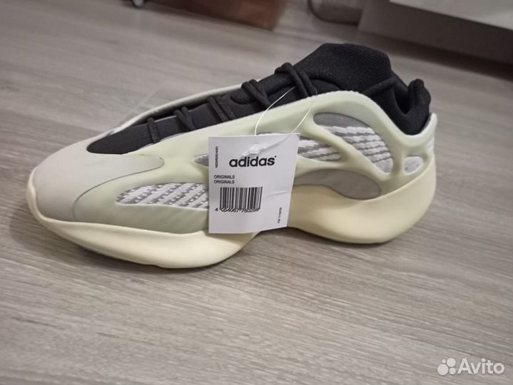 Adidas yeezy boost 700