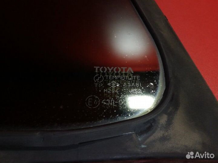 Стекло двери заднее левое Toyota Hilux Surf