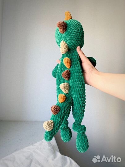 Динозавр плюшевый