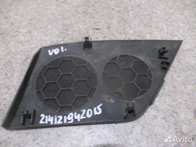 Решетка динамика правая Volvo 82213615