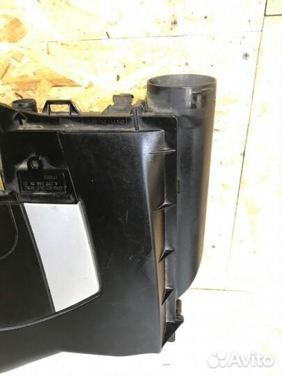 Корпус воздушного фильтра Mercedes-Benz Ml W164