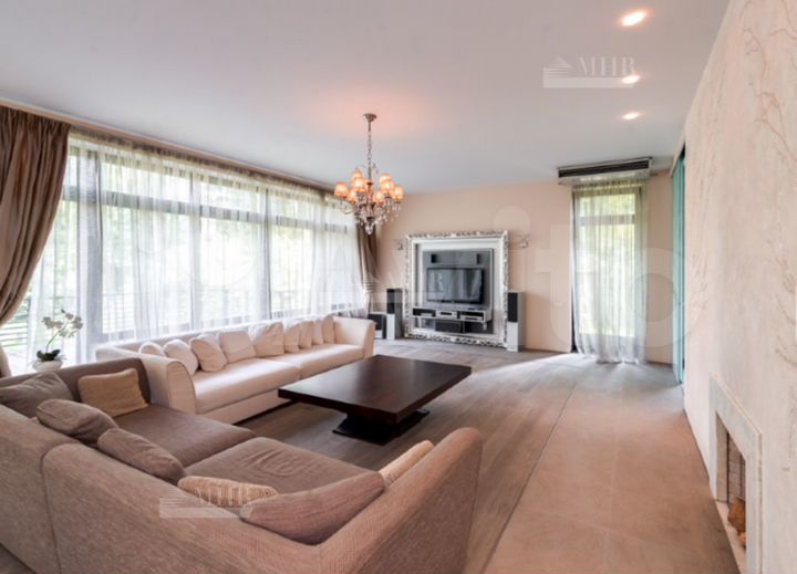 Дом 470 м² на участке 12 сот.