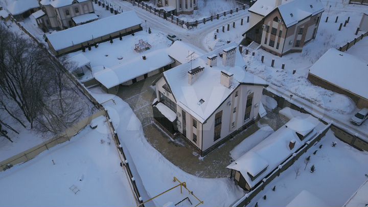 Коттедж 560 м² на участке 13 сот.