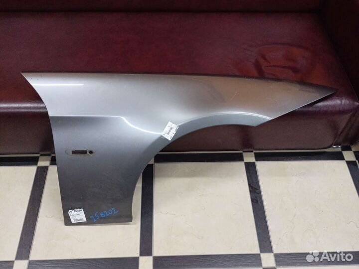 Крыло переднее правое на bmw3,e90 оригинал