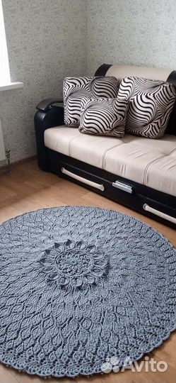 Ковер вязаный ручной работы