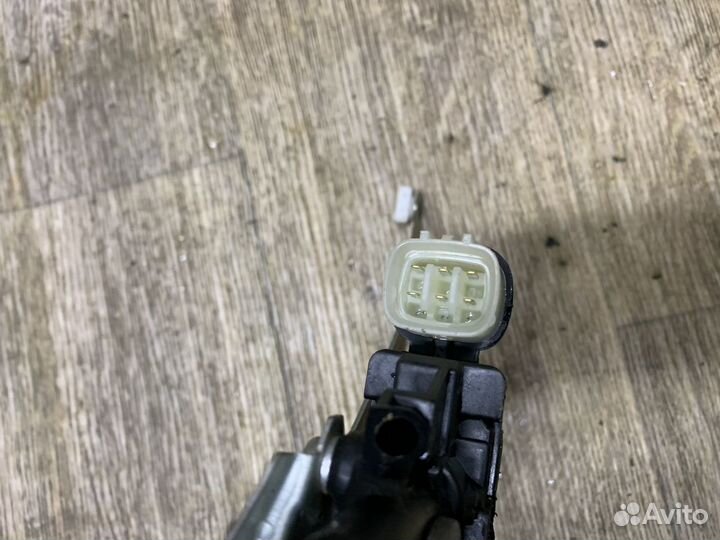 Mitsubishi Pajero Стеклоподъемник задний LH RH