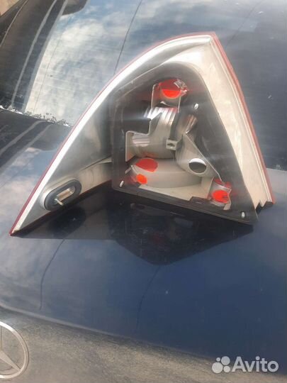 W203 фонарь правый