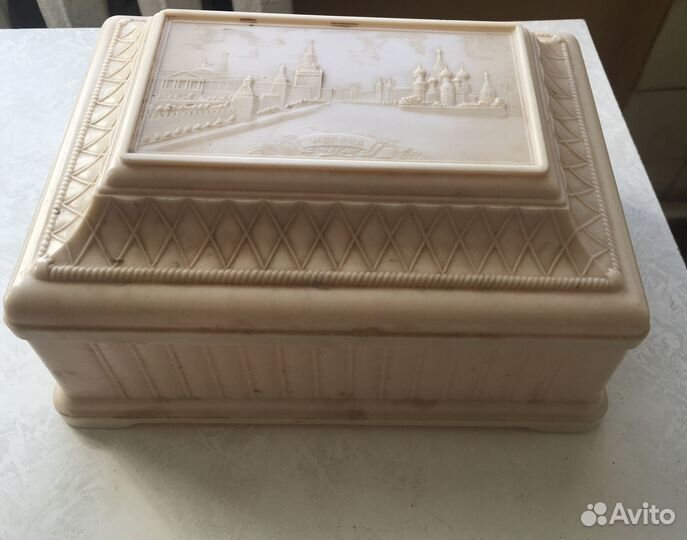 Лампа «Красный май», шкатулка «Москва» СССР