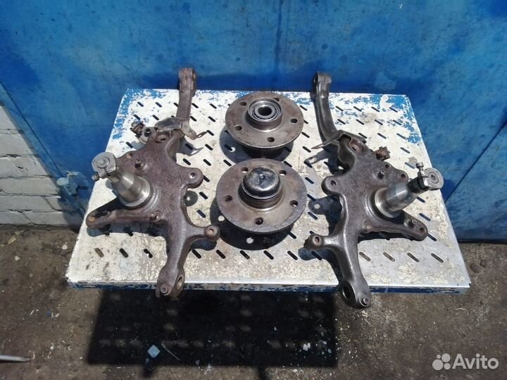 Кулак поворотный передний Mercedes W140