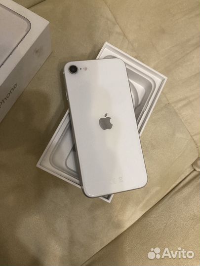 iPhone SE, 64 ГБ