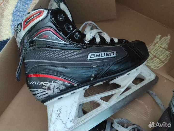 Коньки вратарские bauer х700