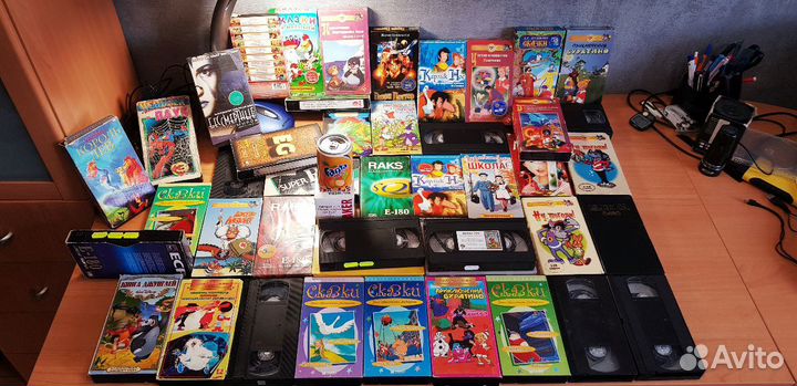 Видео кассеты мультфильмов и пару фильмов