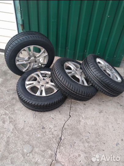 Летняя резина r14 175 65 новая, с дисками литые