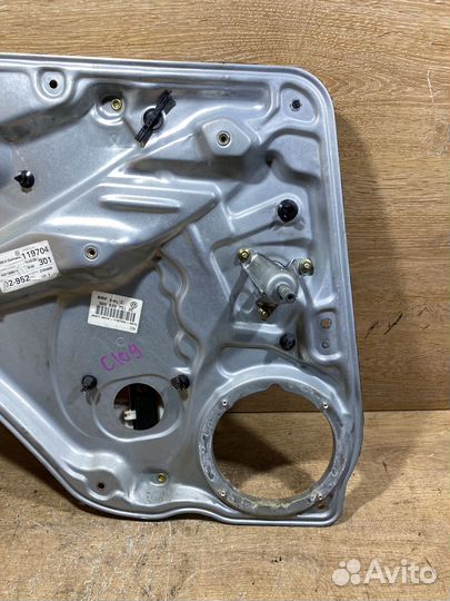 Стеклоподъемник задний левый VW Passat B5+ C109