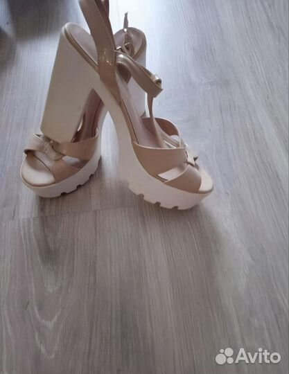 Женские босоножки 39 размер