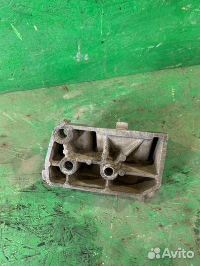 Кронштейн генератора ваз 2110